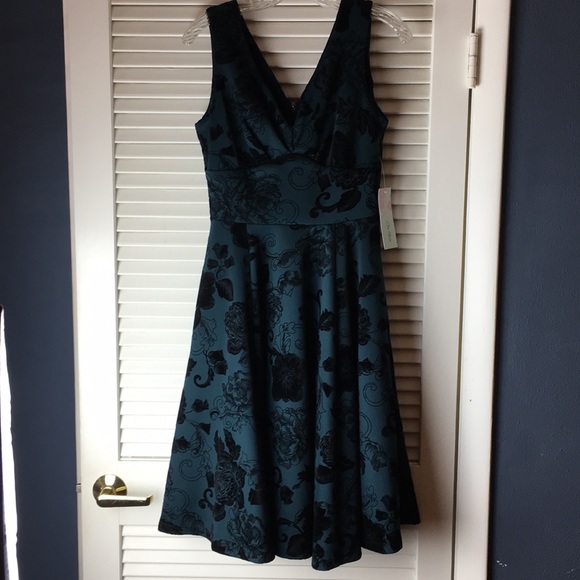 NWT Retro Style Green Fit & Flare Swing Dress - Picture 8 of 8